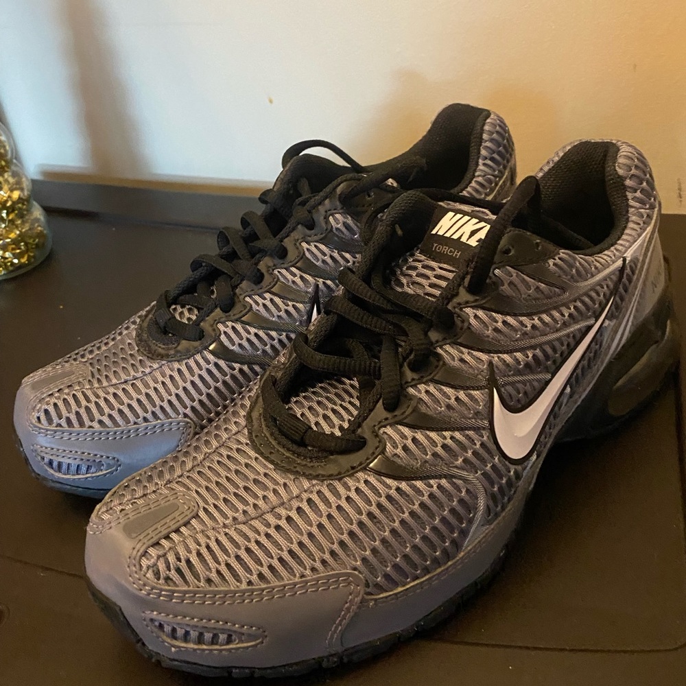 Nike Sneakers (Men’s) Brand New, size 8.